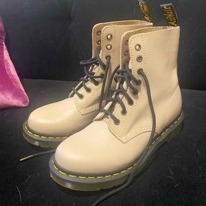 Dr martens 1460 Tan Boots